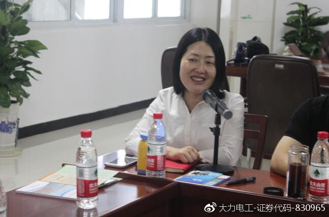 图为创业导师赵斌正在分享创业心得